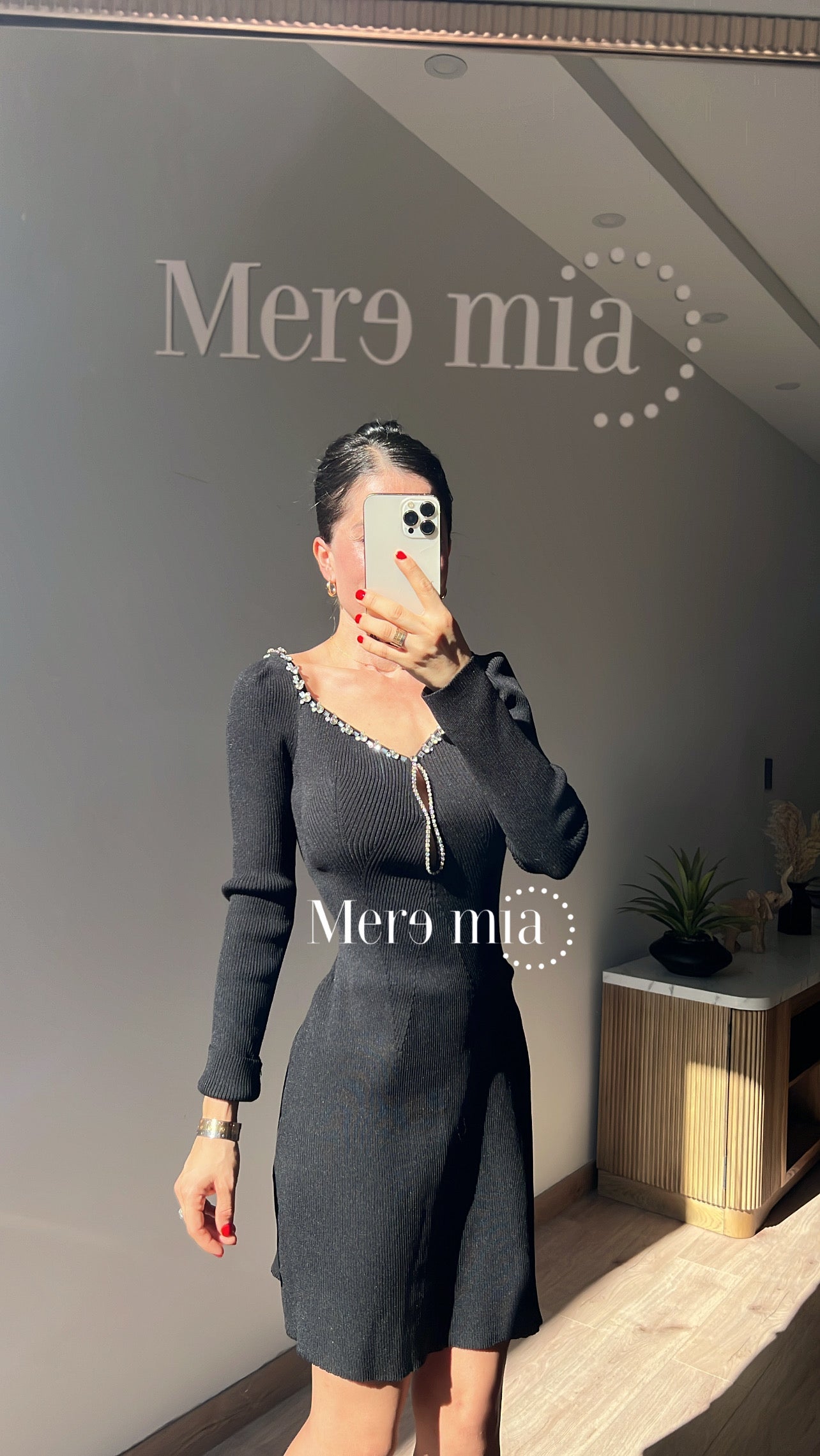 Vestido negro apl escote