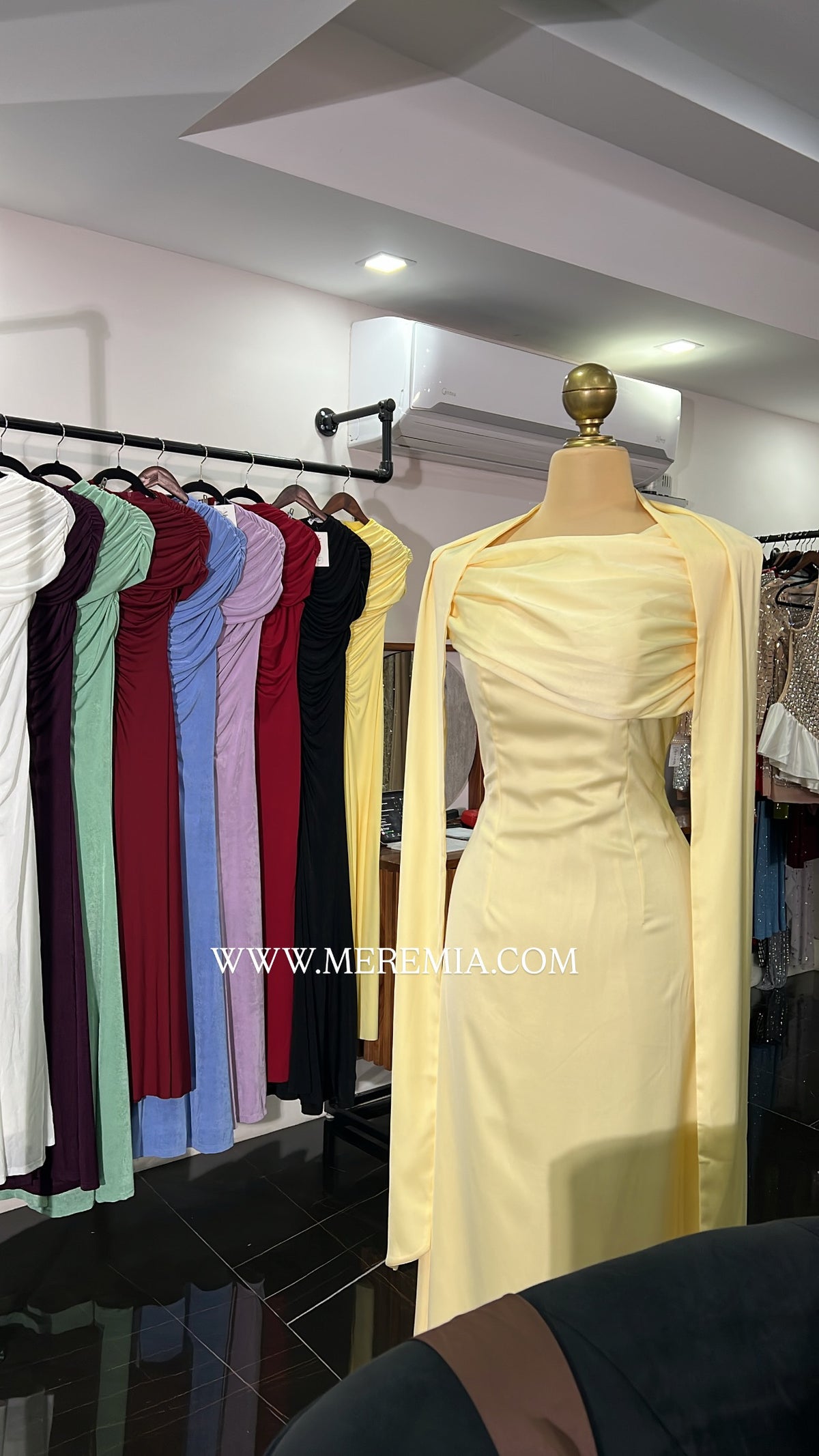 Vestido listo satin olan arriba