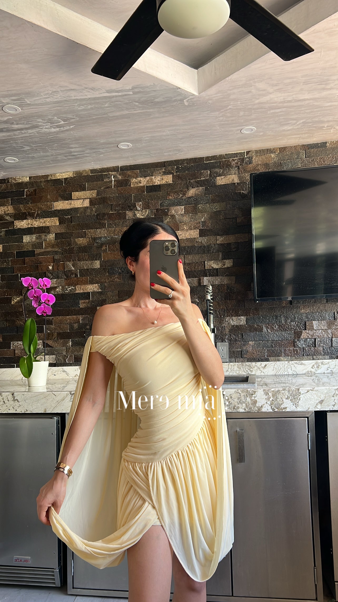 Vestido drapeado mangas hombros