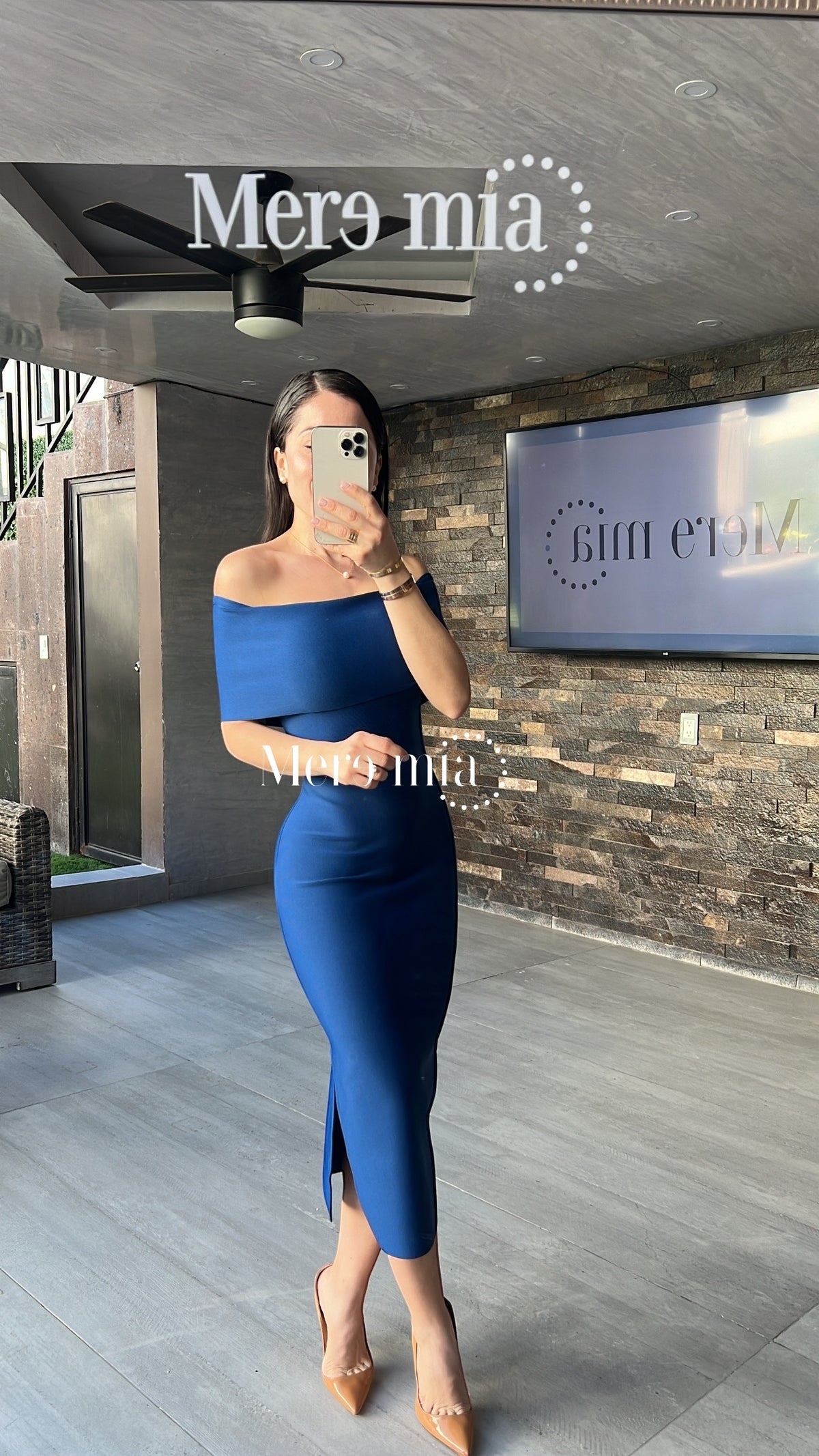 Vestido azul marino hombros olan