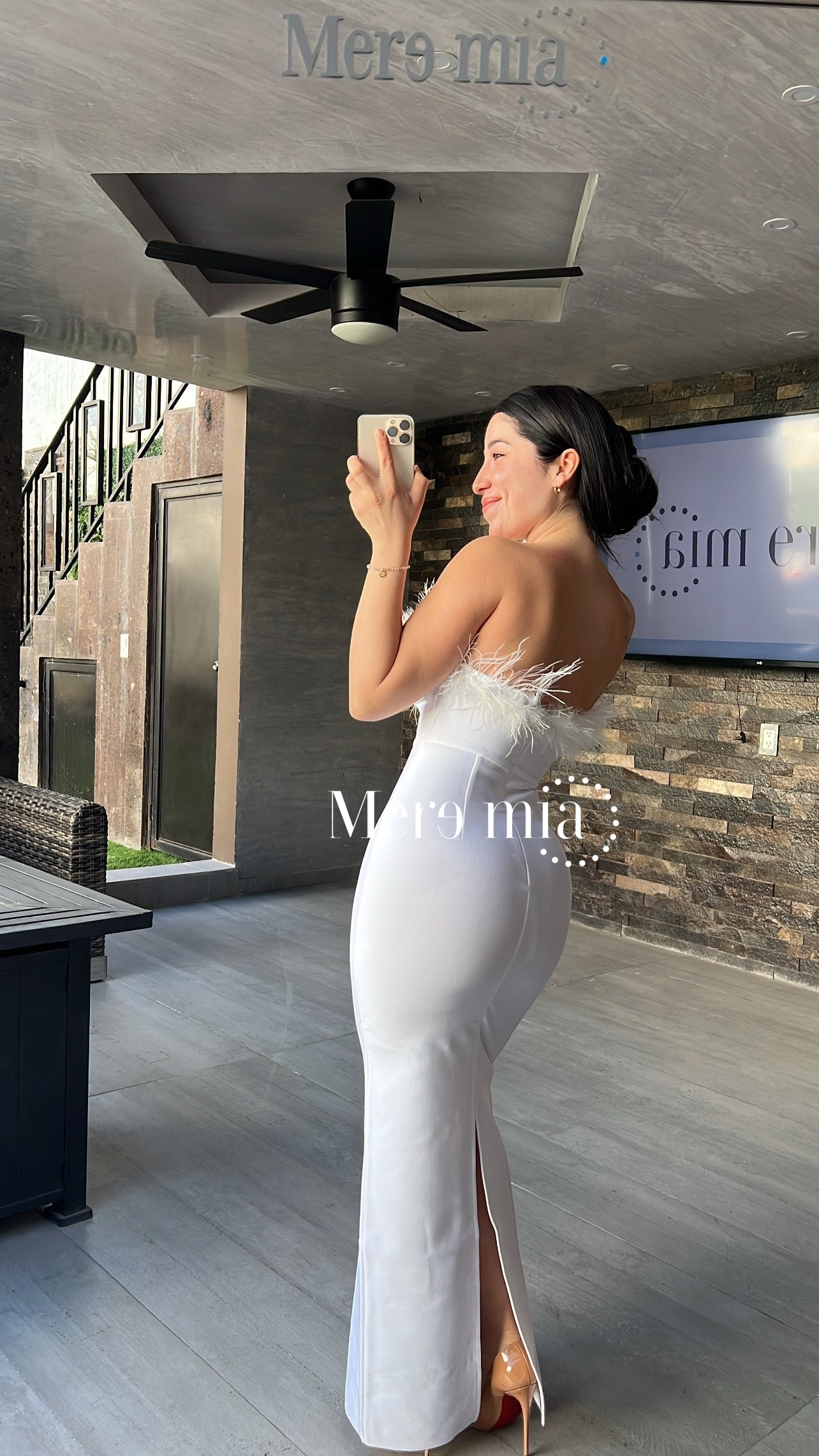 Vestido blanco plumas