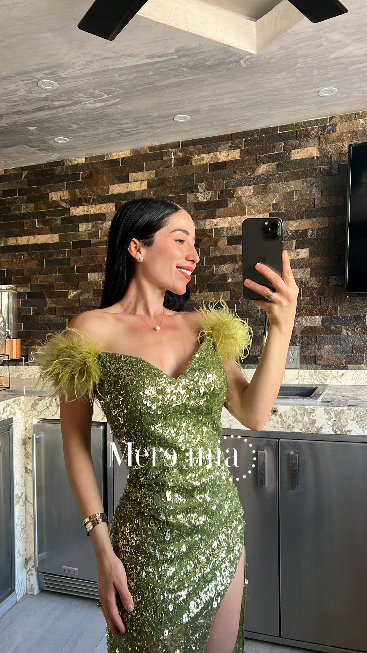 Vestido verde lent plumas