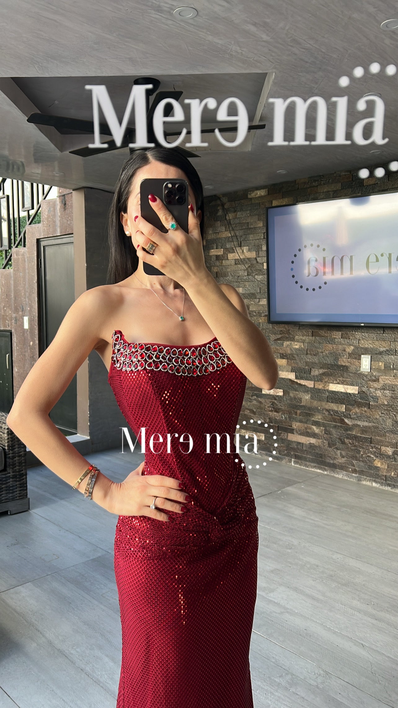 Vestido tinto puntos U plata
