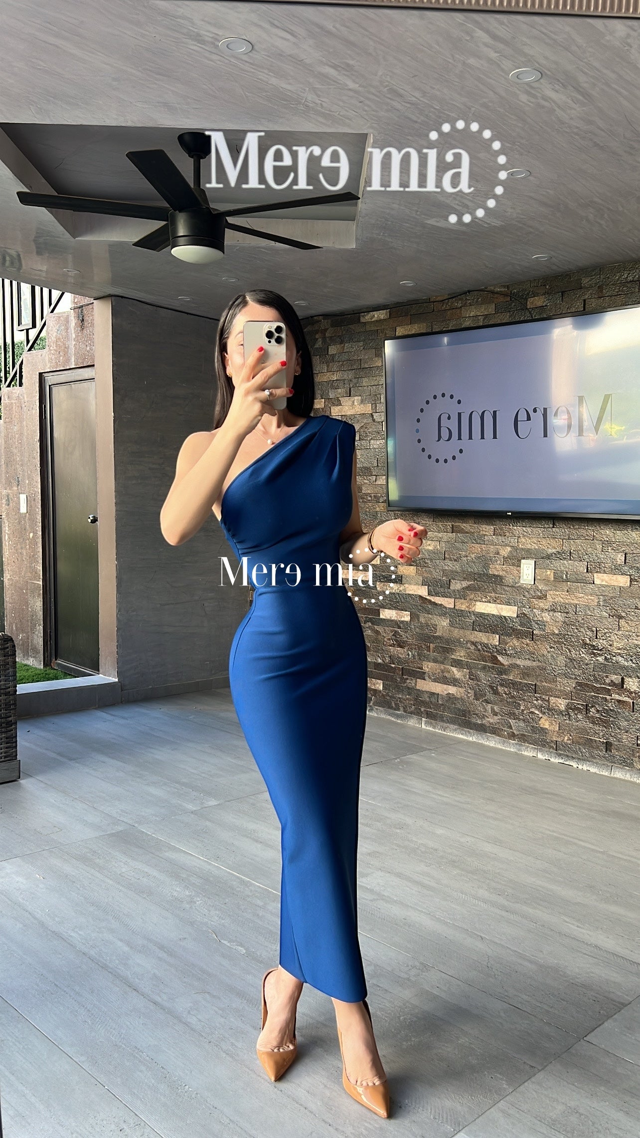 Vestido azul hombro