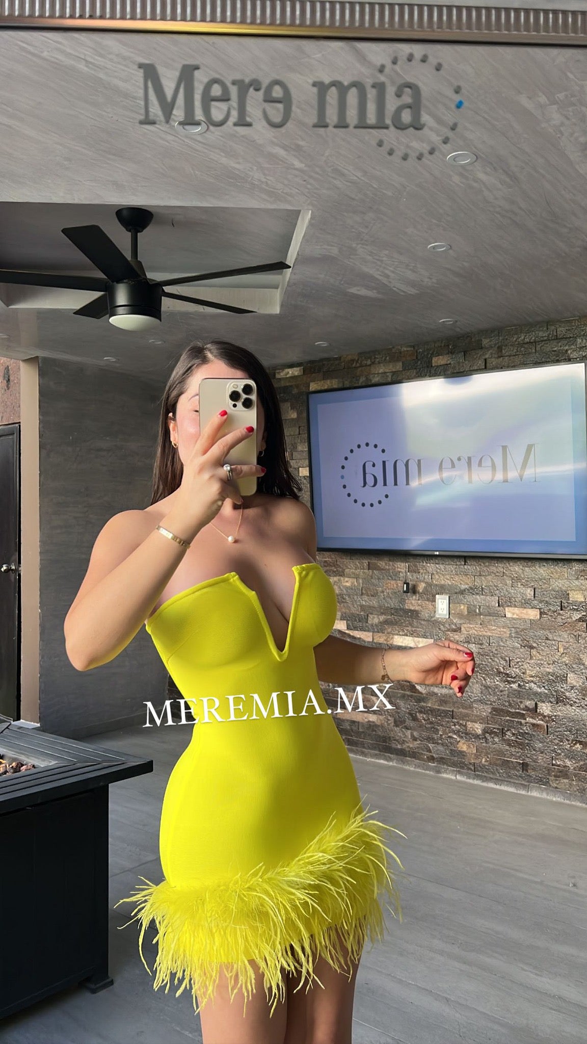 Vestido corto plumas