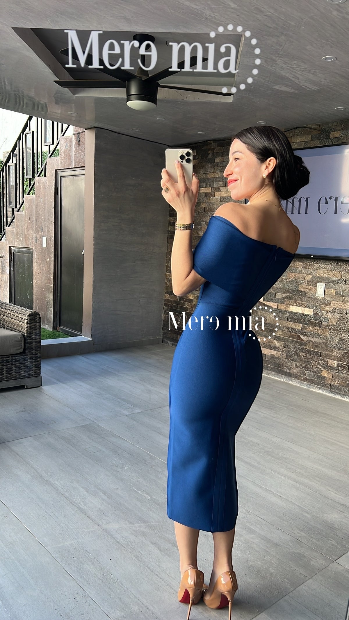 Vestido azul marino hombros olan