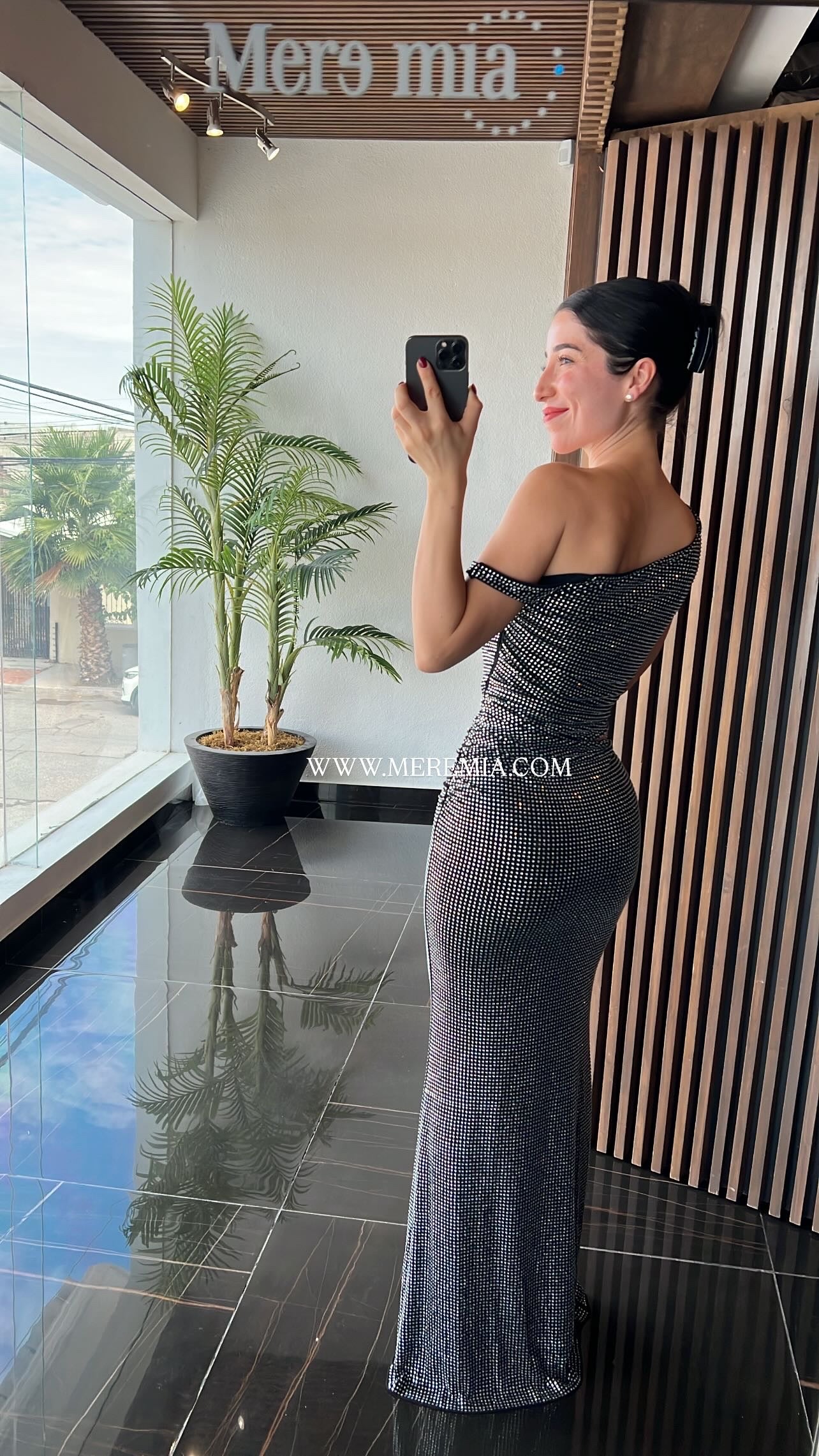 Vestido negro puntos abert