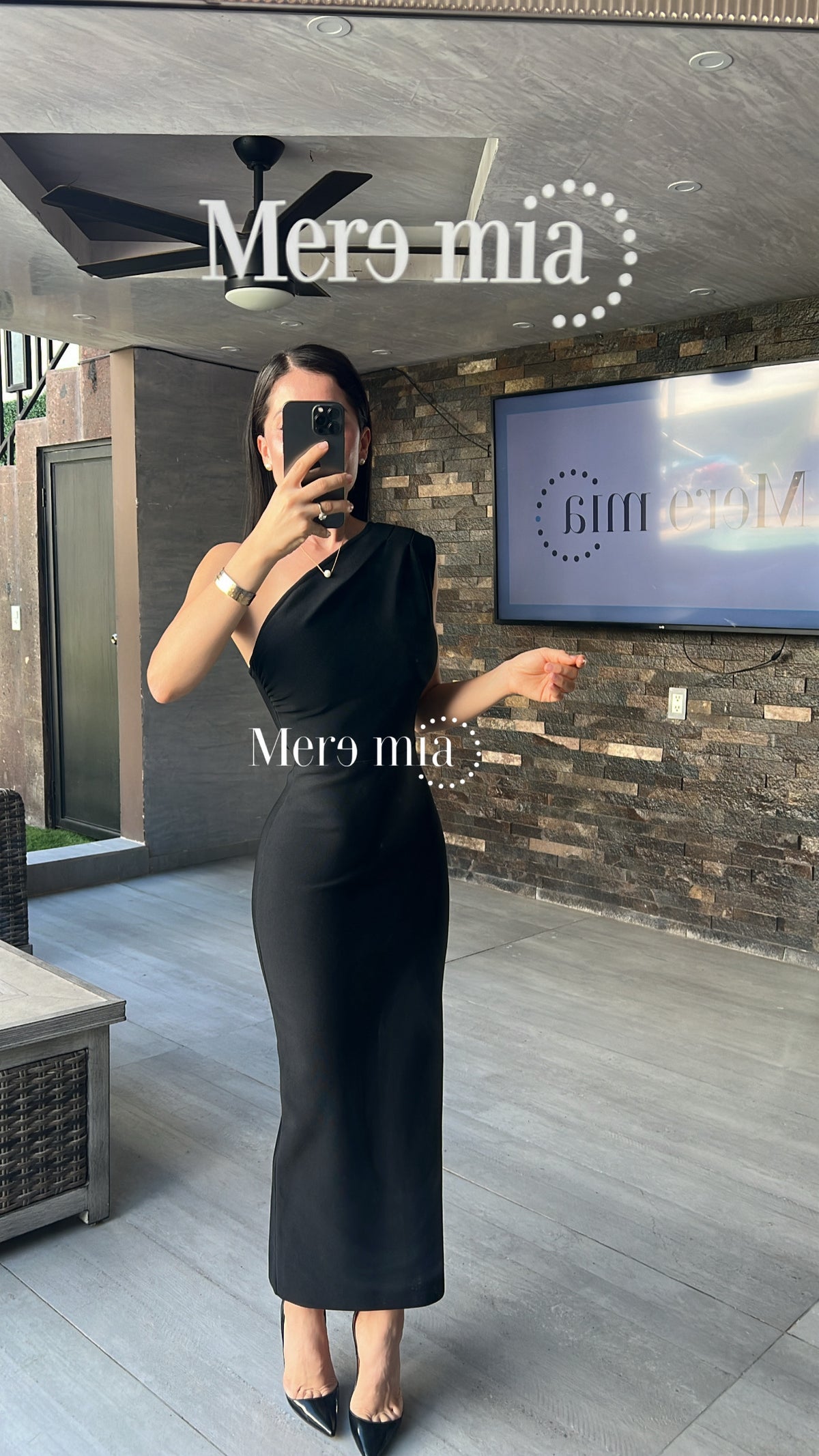 Vestido negro de un hombro