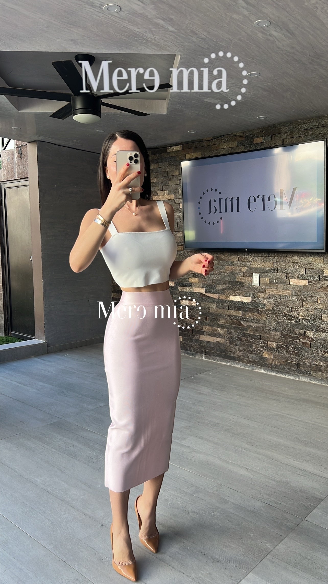 Falda rosa midi