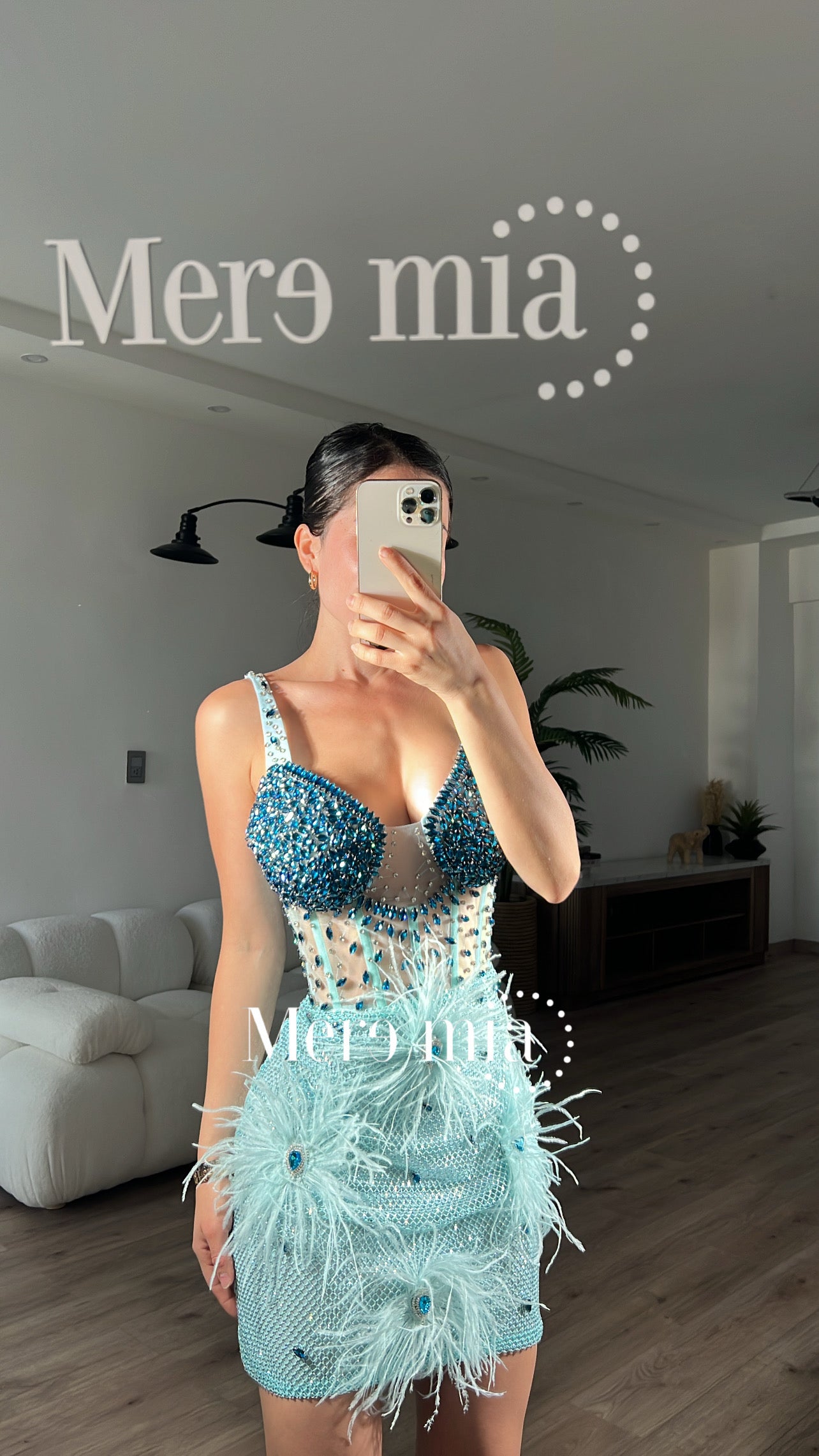 Vestido aqua plumas