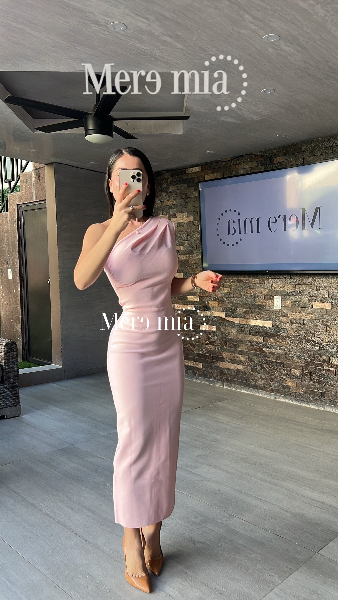 Vestido rosa hombro