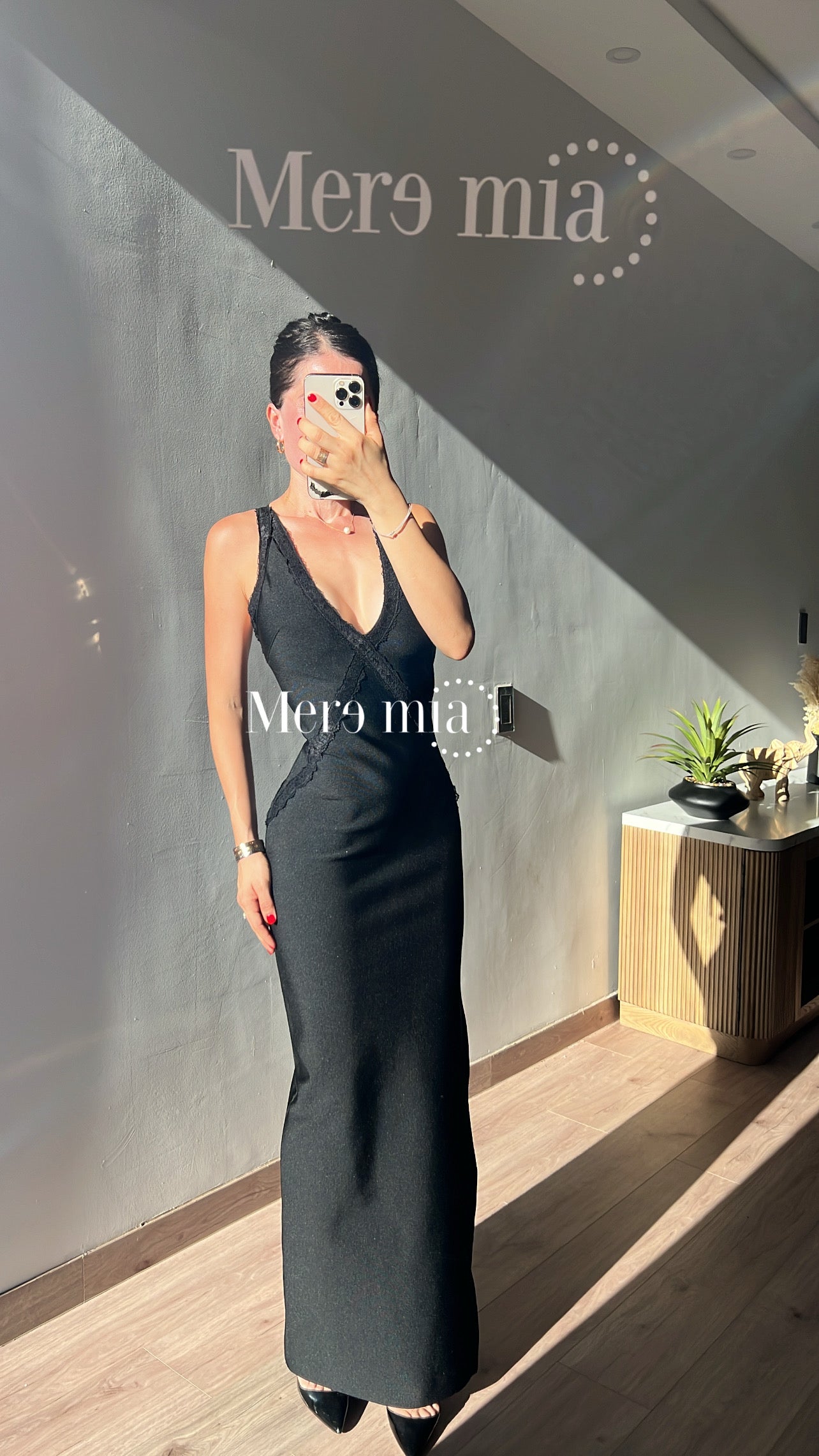Vestido negro V espalda