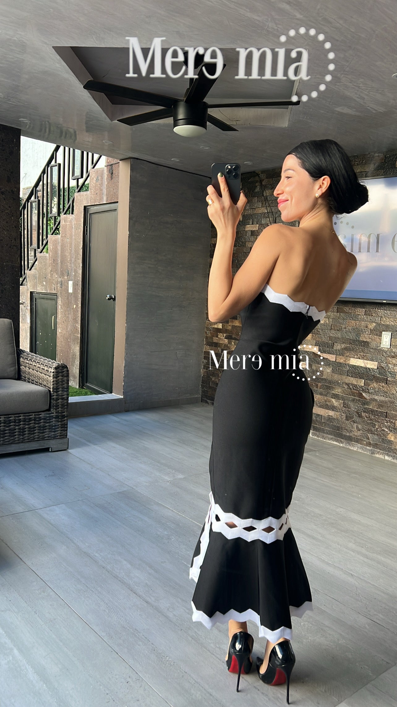 Vestido negro ruff blanco