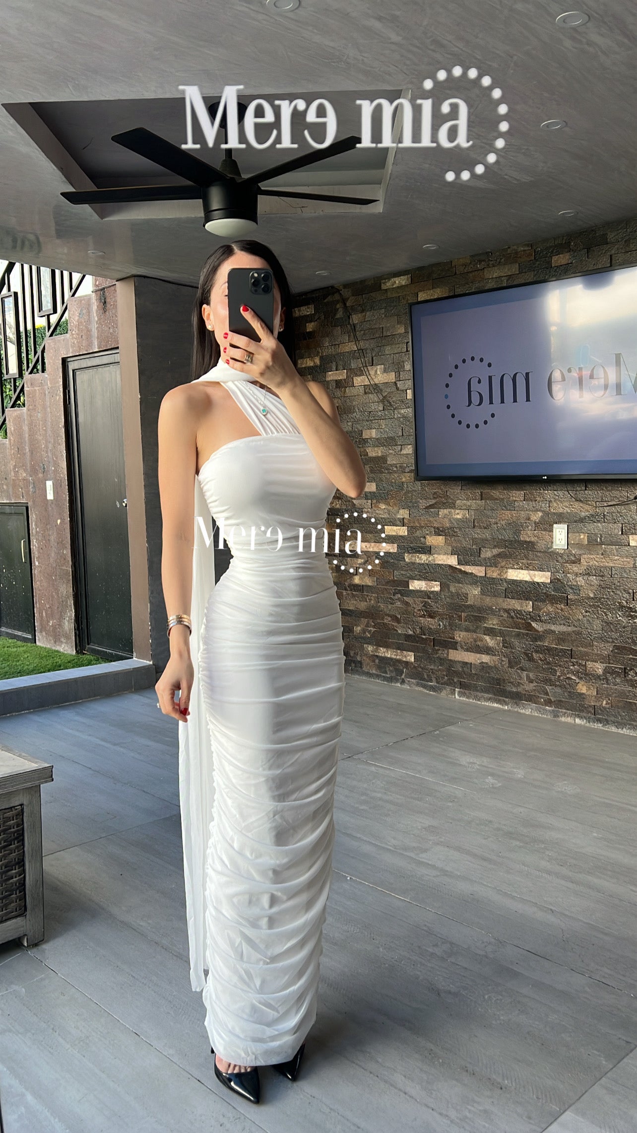 Vestido blanco plisado cuello