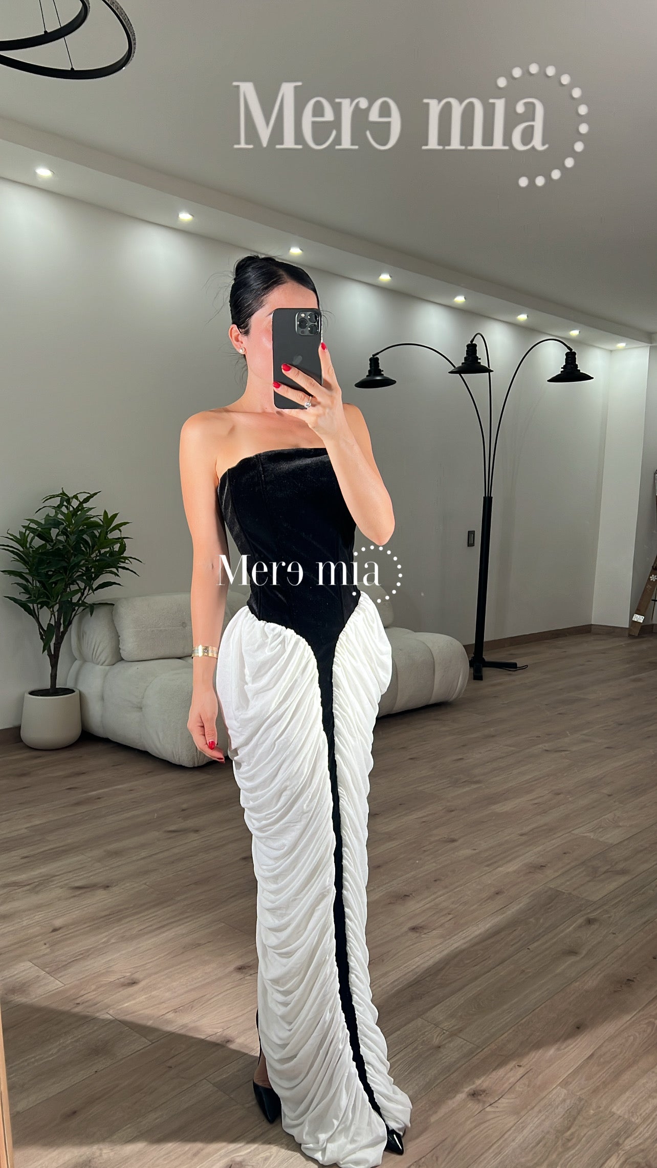 Vestido negro plisado blanco
