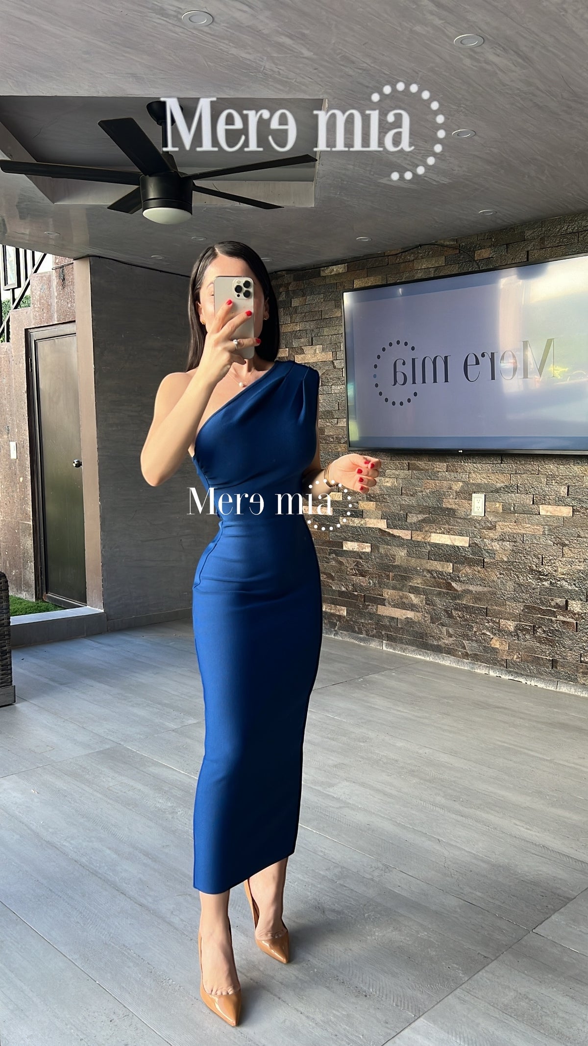 Vestido azul hombro
