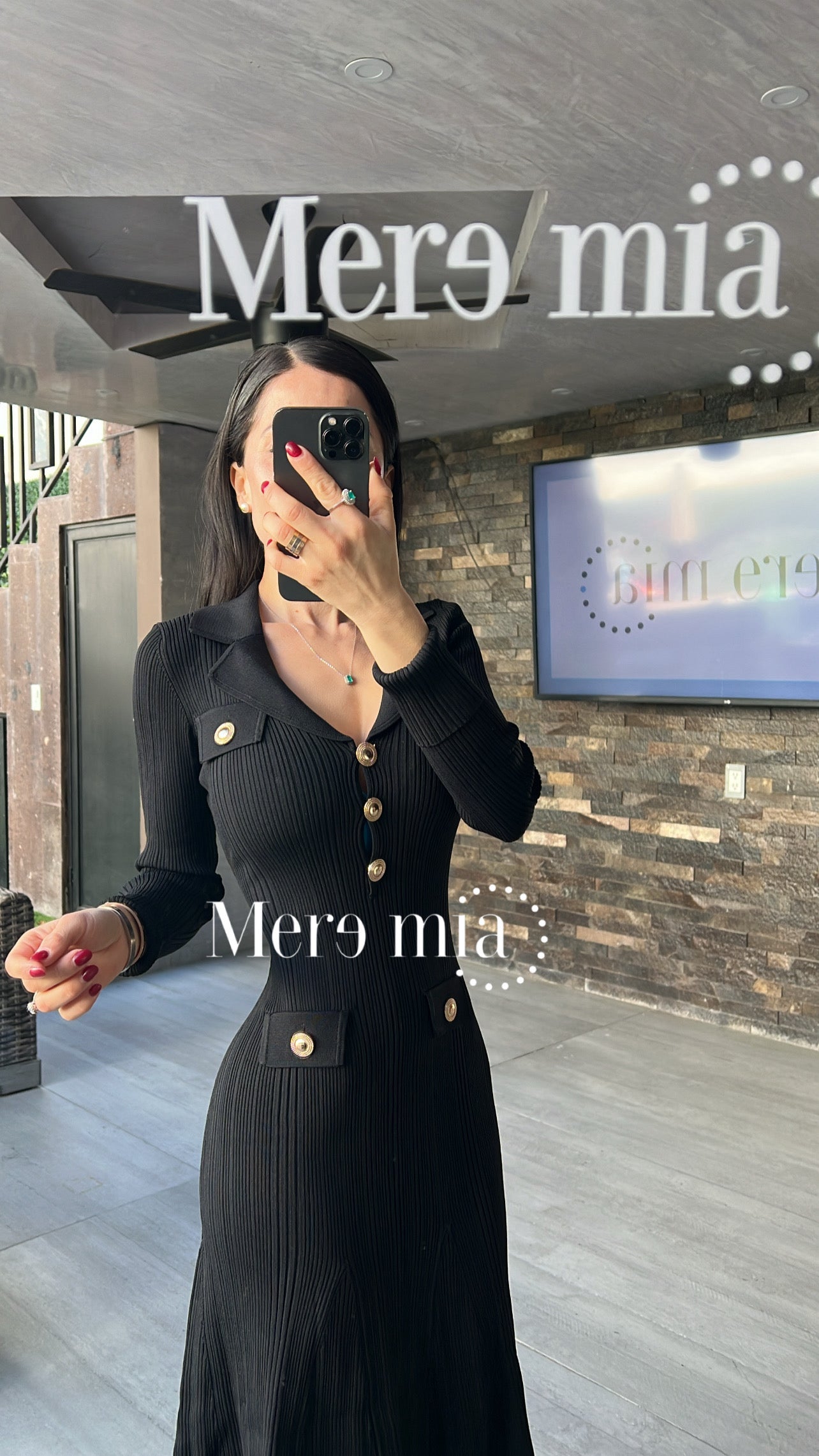 Vestido negro rayado cuello