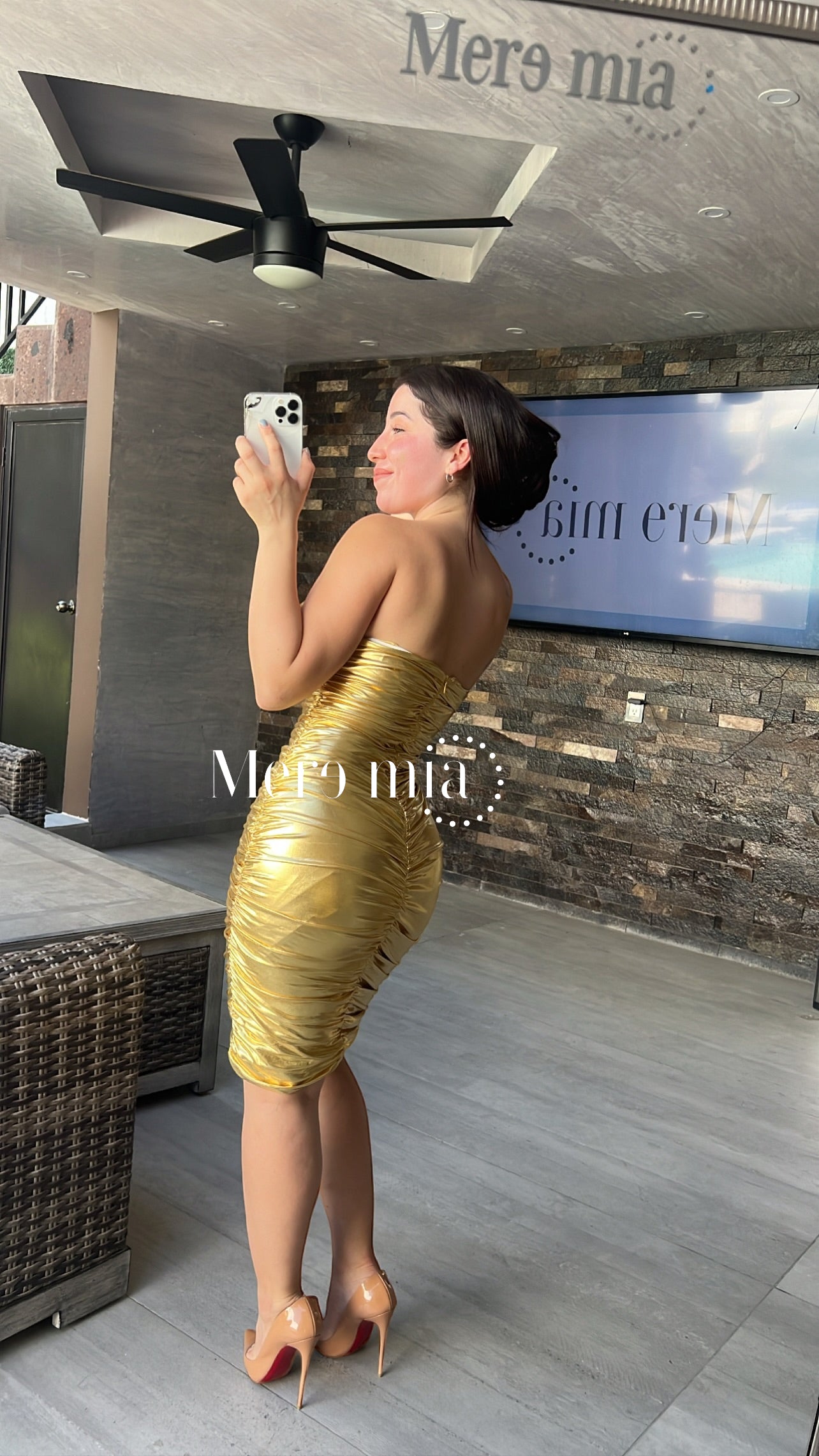 Vestido dorado strapples midi