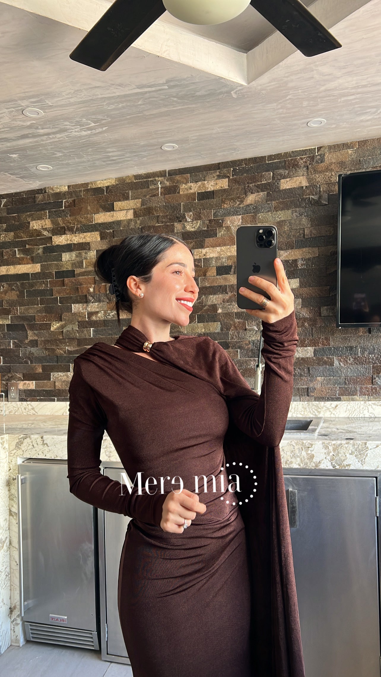 Vestido plisado capa