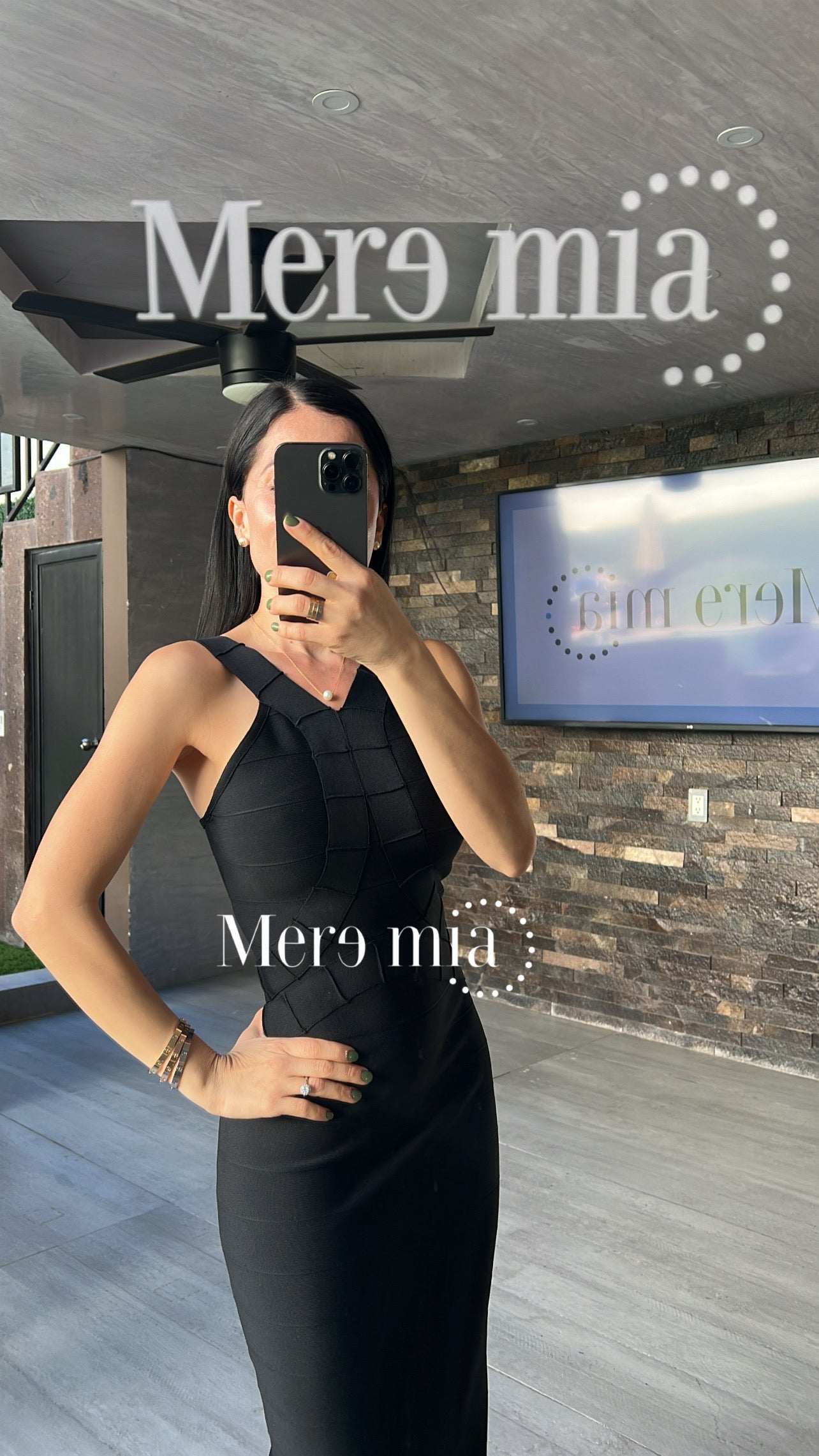 Vestido negro estructurado