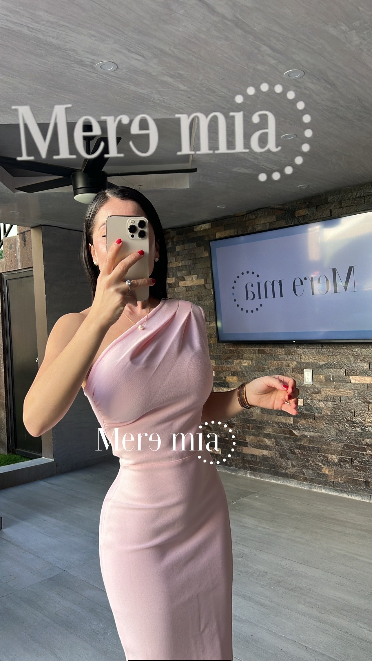 Vestido rosa hombro