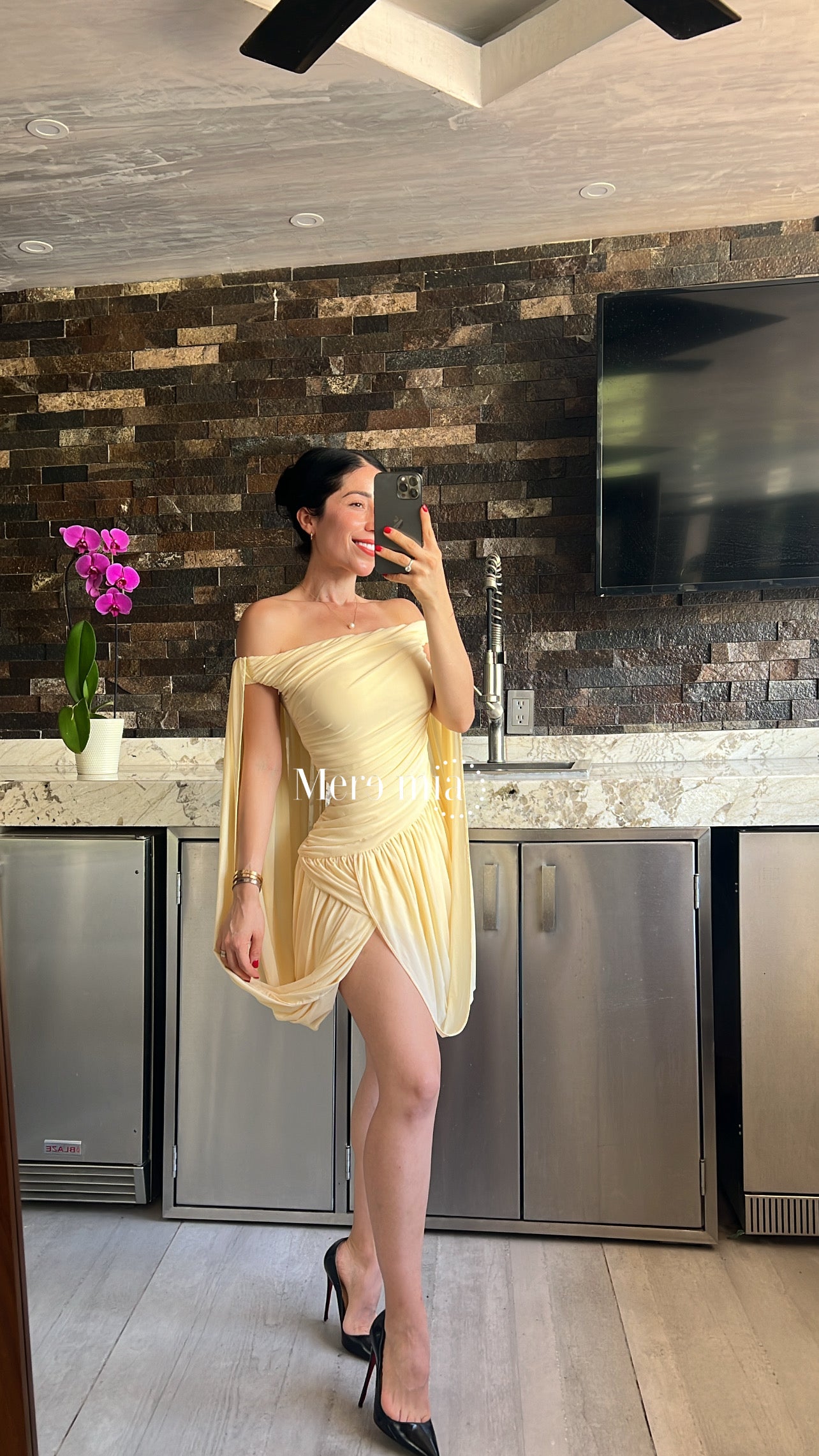 Vestido drapeado mangas hombros